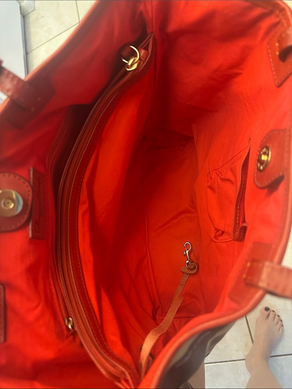 Dooney & Bourke Giraffe Pattern Red-Trim Leather Tote EUC - Picture 6 of 13
